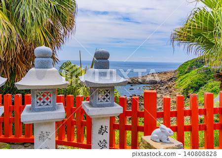 [Miyazaki Prefecture] Udo Shrine grounds and approach under a clear sky 140808828