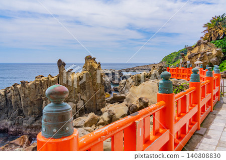 [Miyazaki Prefecture] Udo Shrine grounds and approach under a clear sky 140808830