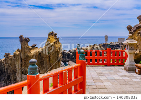 [Miyazaki Prefecture] Udo Shrine grounds and approach under a clear sky 140808832