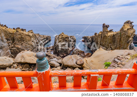 [Miyazaki Prefecture] Udo Shrine grounds and approach under a clear sky 140808837