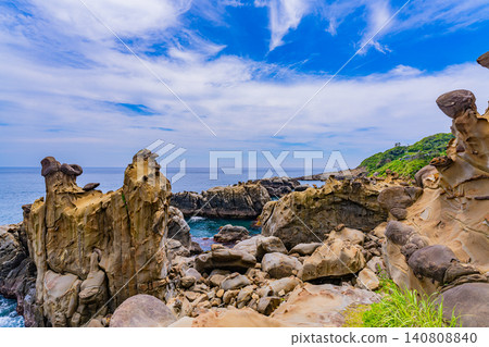 [Miyazaki Prefecture] Udo Shrine grounds and approach under a clear sky 140808840