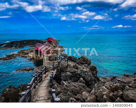 七月盛夏：橫跨津輕半島高野崎礁石的潮齋橋和渚橋景色壯麗。 140809045