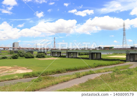 荒川河畔的夏日:鹿濱橋(東京北區一側) 荒川河畔的夏日:鹿濱橋(東京北區一側) 140809579