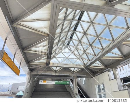Nagano: Ueda Station, where the Shinkansen also stops; stairs on the Onsen-guchi (hot spring exit) side. Nagano: Ueda Station, where the Shinkansen also stops; stairs on the Onsen-guchi (hot spring exit) side. 140813885