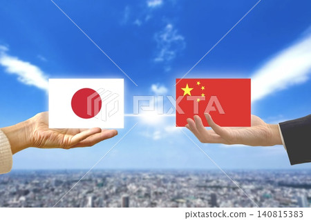 日本和中國國旗;日中關係 日本和中國國旗;日中關係 140815383