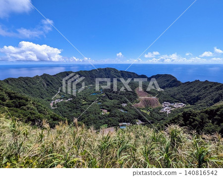 青島:雙火山口,可眺望浩瀚的太平洋。 青島:雙火山口,可眺望浩瀚的太平洋。 140816542