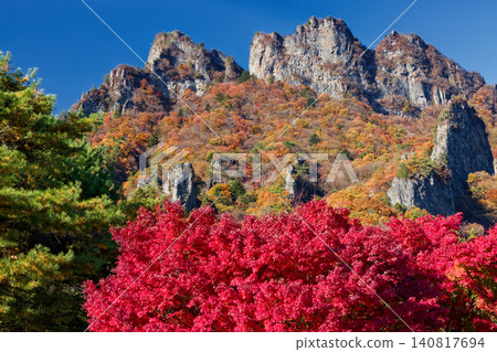 Autumn foliage of the rocky peaks of Ura-Myogi as seen from Nakagigawa Valley Autumn foliage of the rocky peaks of Ura-Myogi as seen from Nakagigawa Valley 140817694