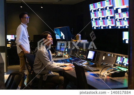 Reporter, male, work 140817884