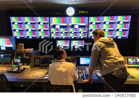 Reporter, male, work Reporter, male, work 140817888