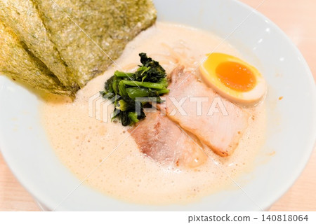 雞湯拉麵及其食材的圖片素材,適用於拉麵店菜單。 雞湯拉麵及其食材的圖片素材,適用於拉麵店菜單。 140818064