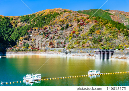 Lake Okutama in Tokyo is ablaze with autumn colors. Lake Okutama in Tokyo is ablaze with autumn colors. 140818375