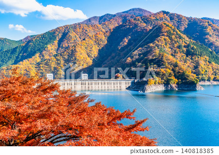 Lake Okutama in Tokyo is ablaze with autumn colors. Lake Okutama in Tokyo is ablaze with autumn colors. 140818385