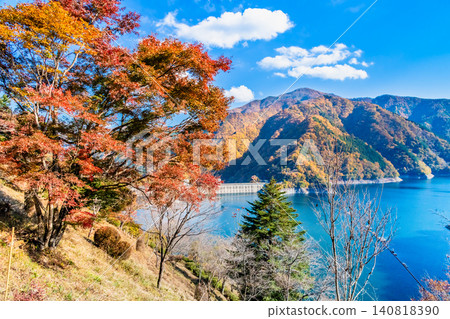 Lake Okutama in Tokyo is ablaze with autumn colors. Lake Okutama in Tokyo is ablaze with autumn colors. 140818390