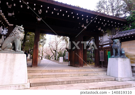 神社的守護犬和守護犬 神社的守護犬和守護犬 140819310