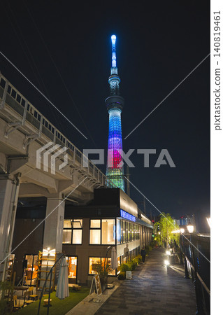 The beautiful reflection on the river surface and the night view of Tokyo Skytree towering against the night sky. The beautiful reflection on the river surface and the night view of Tokyo Skytree towering against the night sky. 140819461