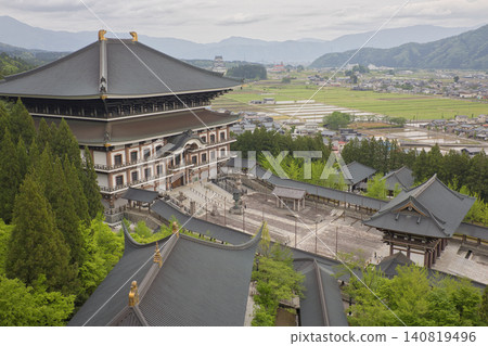 A magnificent temple landscape in Fukui Prefecture, featuring the Great Buddha Hall of Echizen Daibutsu (Seidaiji Temple) and Katsuyama Castle in the distance. A magnificent temple landscape in Fukui Prefecture, featuring the Great Buddha Hall of Echizen Daibutsu (Seidaiji Temple) and Katsuyama Castle in the distance. 140819496