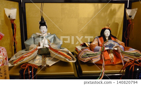 Traditional Hina doll set: Emperor and Empress dolls (male and female dolls) 140820794
