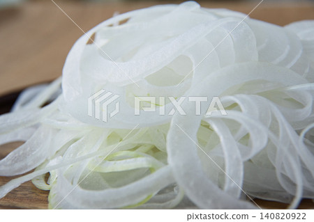 Sliced new onions Sliced new onions 140820922