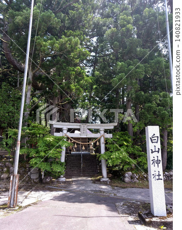 Hakusan Shrine where a large cedar tree in Mushikawa, Joetsu City, Niigata Prefecture is enshrined Hakusan Shrine where a large cedar tree in Mushikawa, Joetsu City, Niigata Prefecture is enshrined 140821933