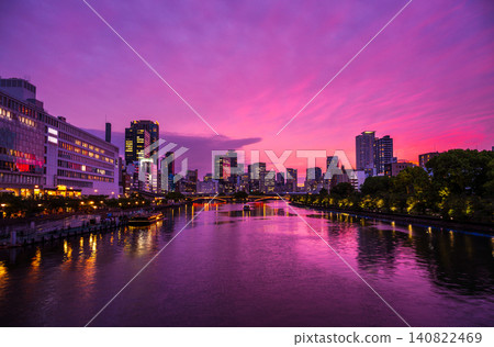 Osaka cityscape bathed in the sunset light Osaka cityscape bathed in the sunset light 140822469