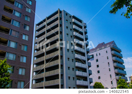 [Kyoto Scenery] The sky and buildings along Horikawa Street (from Horikawa Marutamachi to Horikawa Imadegawa) 140822545