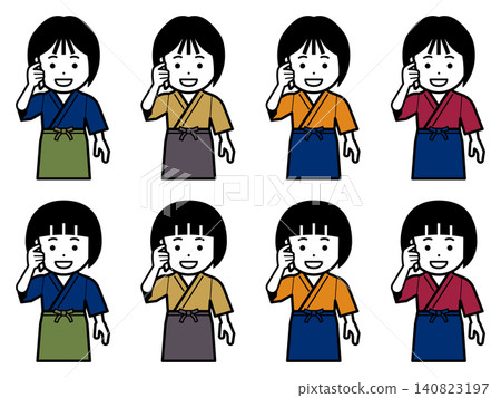 一位身穿日本傳統工作服（samue）和圍裙的女性正在用智慧型手機打電話。 140823197