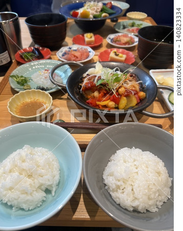 可以比較不同烹調方法做出的米飯味道的餐廳。 140823334