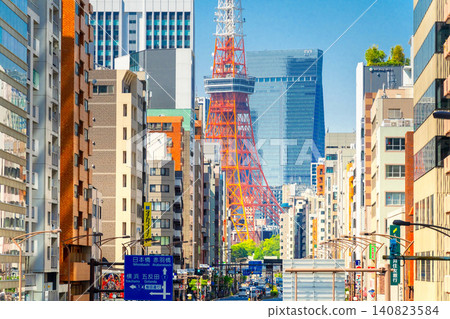 東京港區初夏:國道1號線與東京鐵塔 東京港區初夏:國道1號線與東京鐵塔 140823584