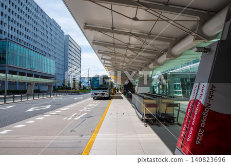 中部國際機場1號航廈,巴士及計程車下客區 中部國際機場1號航廈,巴士及計程車下客區 140823696
