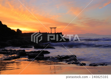 Sunrise over Ohama Beach in Shirahama, Izu 140825101