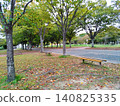 初秋的公園；學生放學後休息的長椅（插畫風格） 140825335