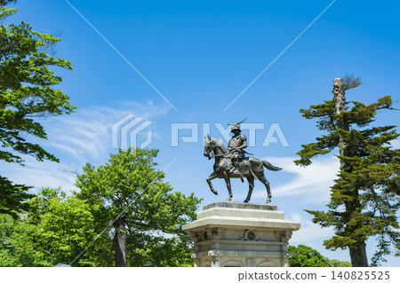 Blue sky and the equestrian statue of Date Masamune 140825525