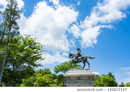 Blue sky and the equestrian statue of Date Masamune 140825547