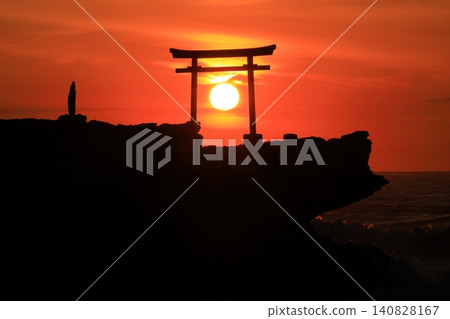 伊豆下田白濱大濱海灘的日出 伊豆下田白濱大濱海灘的日出 140828167