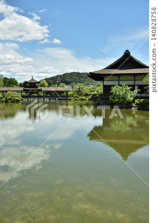平安神宮東御苑：西鳳池的太平閣和尚美館建築（京都市左京區） 140828758