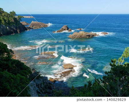 The beautiful sea off the west coast of Amakusa (Kumamoto Prefecture) The beautiful sea off the west coast of Amakusa (Kumamoto Prefecture) 140829829