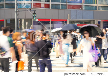 東京新宿三丁目十字路口 東京新宿三丁目十字路口 140829959