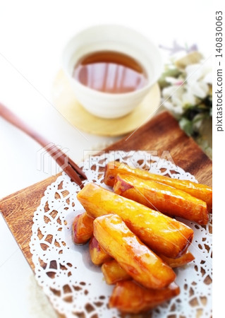 Sweet potato sticks and roasted green tea Sweet potato sticks and roasted green tea 140830063