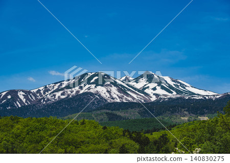 Snow-capped Mt. Norikura and the blue sky as seen from Norikura Plateau Snow-capped Mt. Norikura and the blue sky as seen from Norikura Plateau 140830275