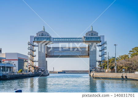 View of the large observation sluice gate "Viewo" at Numazu Port in Numazu City, Shizuoka Prefecture. 140831701