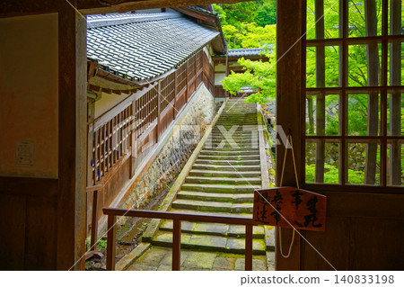 Eiheiji Temple: Stone steps from the main gate to the middle gate Eiheiji Temple: Stone steps from the main gate to the middle gate 140833198