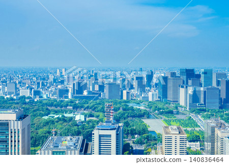 從東京城市景觀遠眺皇宮。 從東京城市景觀遠眺皇宮。 140836464