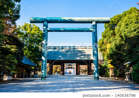 東京靖國神社:第二鳥居與正門 東京靖國神社:第二鳥居與正門 140836796