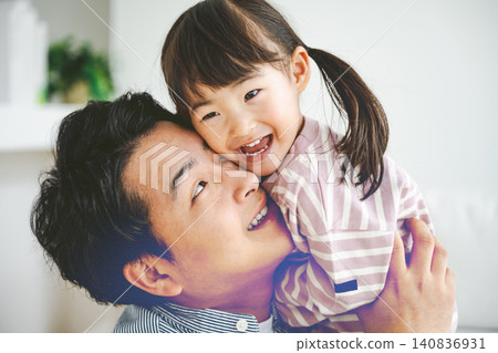 爸爸和女兒的肖像 爸爸和女兒的肖像 140836931