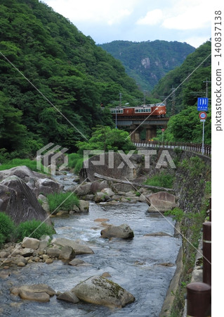 [Tottori Prefecture] Limited Express Yakumo train, Series 273, crossing the lush green Sekkaikei Gorge_Photographed on June 18, 2026 140837138