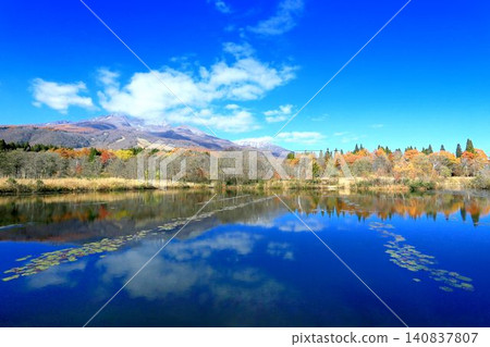 Autumn foliage at Imori Pond and Mount Myoko Autumn foliage at Imori Pond and Mount Myoko 140837807
