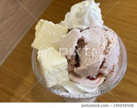 草莓、稀有起司蛋糕、鮮奶油、芭菲、冰淇淋 140838506