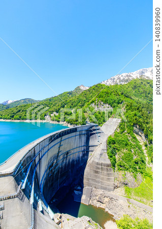 Kurobe Dam in early summer, Tateyama Town, Toyama Prefecture Kurobe Dam in early summer, Tateyama Town, Toyama Prefecture 140839960