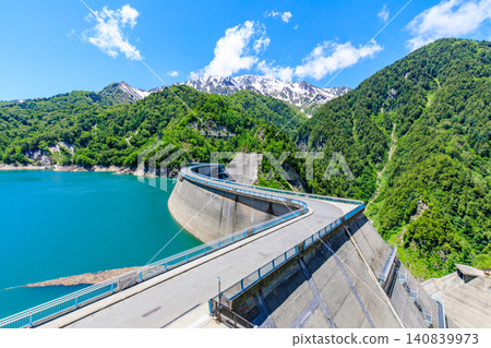 初夏時節,富山縣立山町黑部水壩 初夏時節,富山縣立山町黑部水壩 140839973