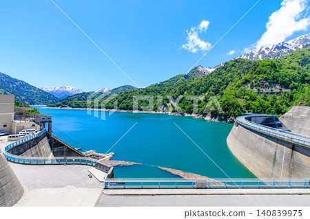 Kurobe Dam in early summer, Tateyama Town, Toyama Prefecture Kurobe Dam in early summer, Tateyama Town, Toyama Prefecture 140839975